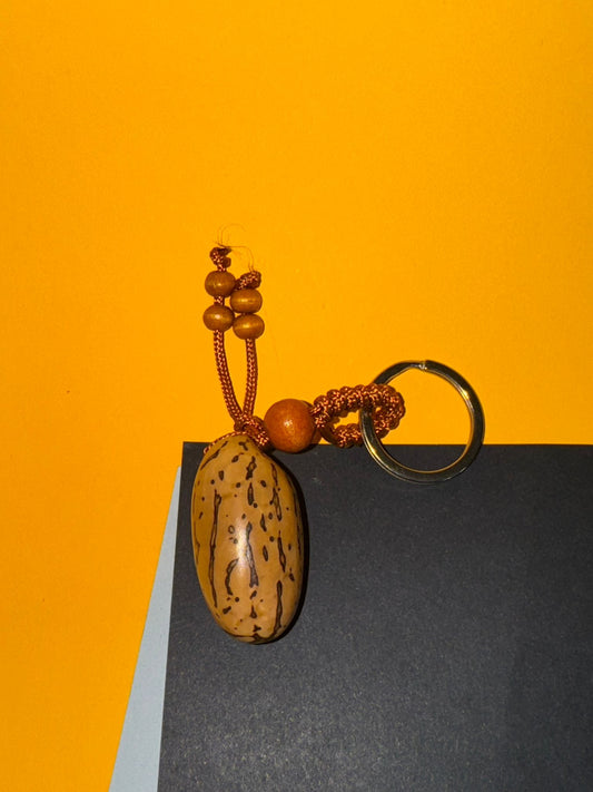 Llavero de Nuez de Tagua – Protección Natural y Energía de Abundancia