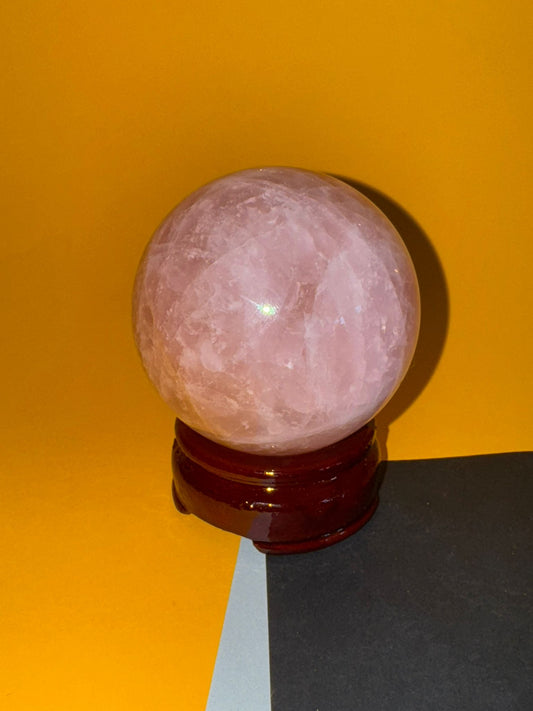 Esfera de Cuarzo Rosa Pulida Grande